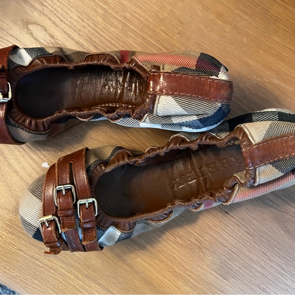 Burberry Bridle Ballerina Rubber Sole Buckle Flats Size 37 - Picture 2 of 4